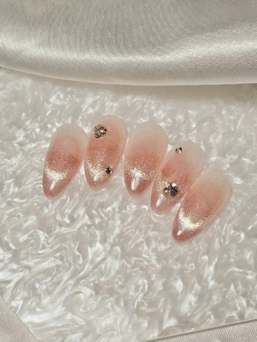 ネイル チークネイル Ra: Nail   ラ　ネイルのネイルデザイン