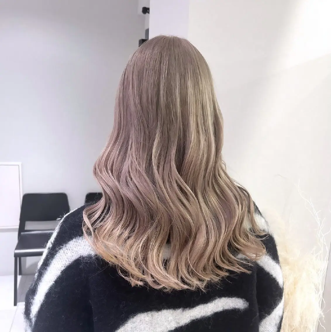 セミロング ハイライト 髪質改善 韓国風ヘア レイヤーカット piLLon 心斎橋のヘアスタイル
