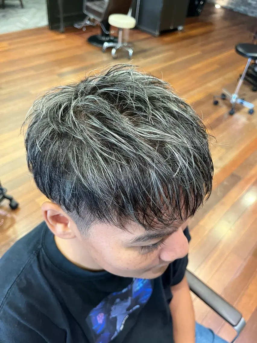 メンズ ショート・ボブ バレイヤージュのヘアスタイル