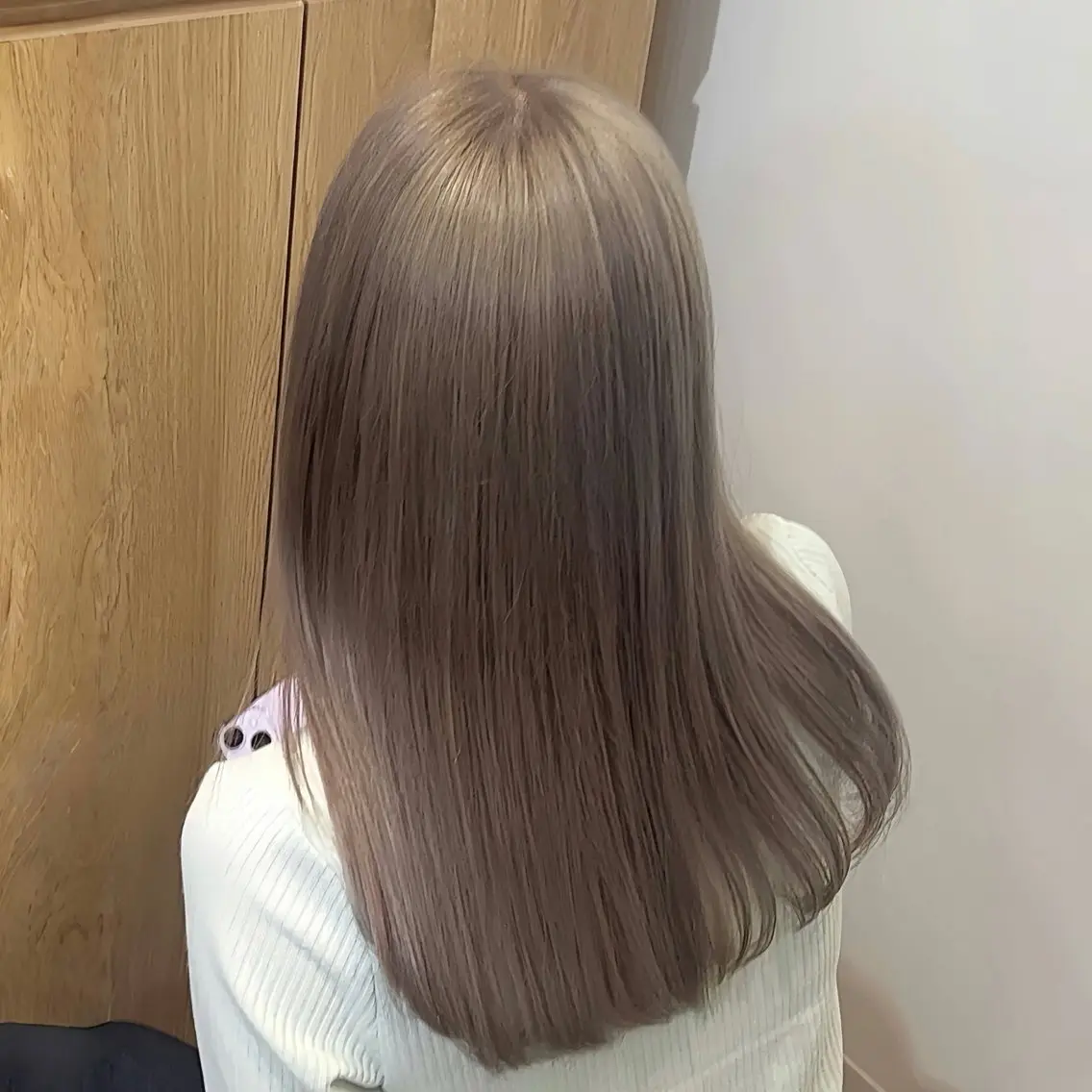 ミディアム カラー パーマ アッシュ アッシュグレー アッシュグレージュ ベージュカラー 黒髪 カット ヘアカラー トリートメント akira｜ 透明感ベージュ｜梅田のヘアスタイル