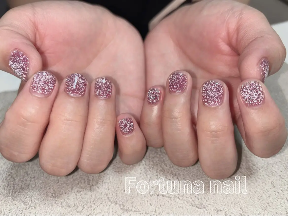 ネイル フラッシュネイル Nail •Head スパFortunaのネイルデザイン