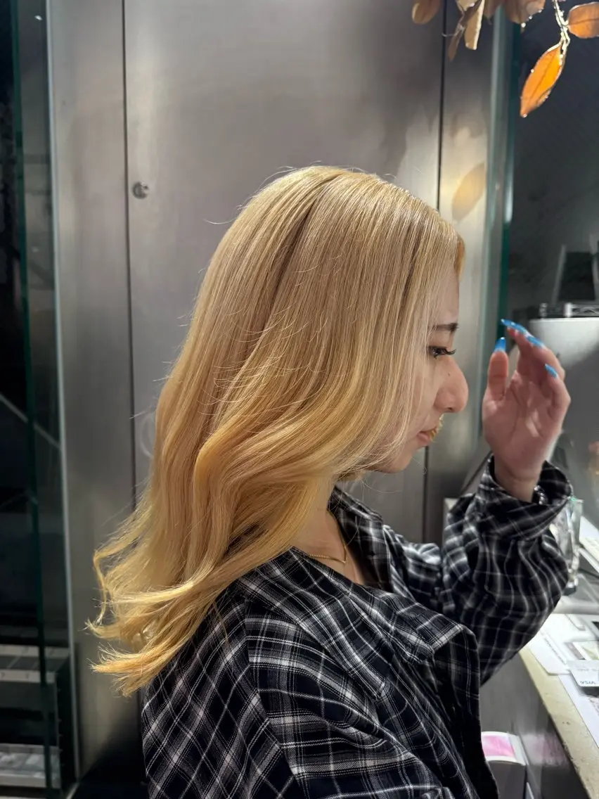 ロング カラー ブリーチ 抜きっぱなしブロンド ブロンド ケアブリーチ mao/天神ブリーチ ハイトーンカラーのヘアスタイル