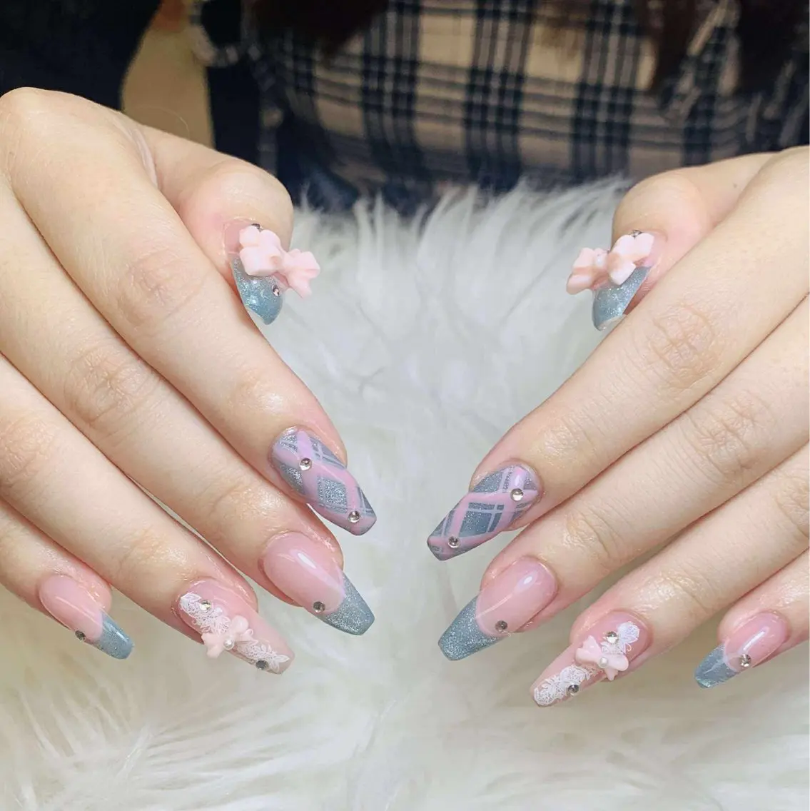 ネイル チークネイル 長さ出し フレンチネイル ジェルネイル ガラスフレンチ ハンドネイル anh nail anne🤍のネイルデザイン