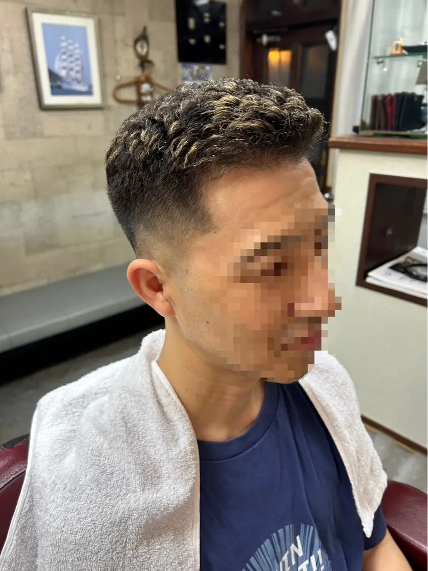 パーマ メンズ フェードカット メンズパーマ スキンフェード フジイ ケイスケのヘアスタイル