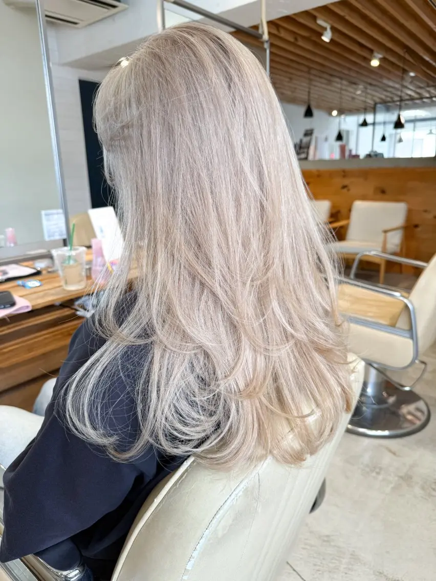 ロング カラー ブリーチ mellowman 【メロウマン】のヘアスタイル