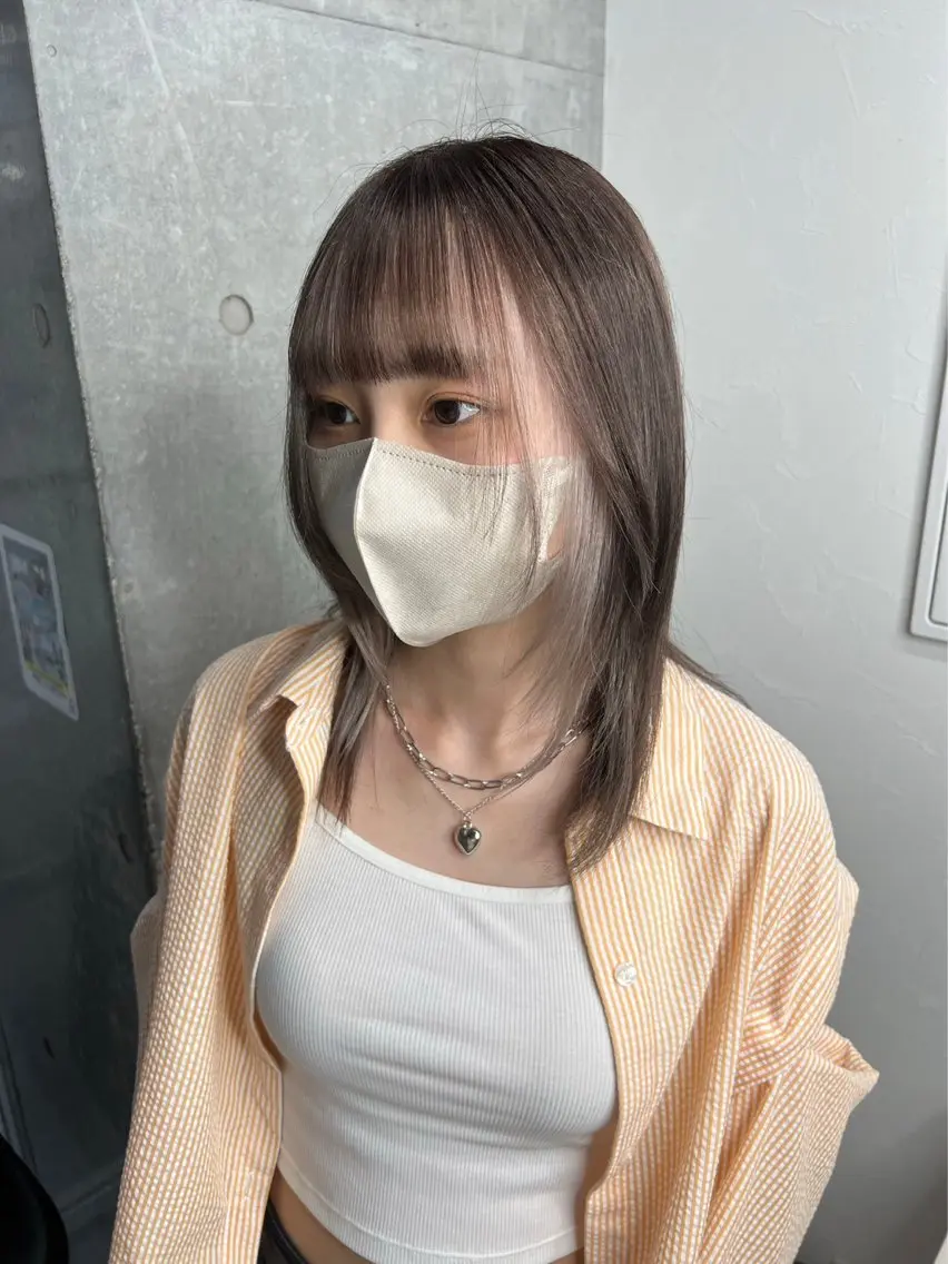 ミディアム カラー アッシュ アッシュグレー ベージュカラー ブリーチ ブロンド 【ときめき屋さん🎀 ハイトーン大和🎀】のヘアスタイル