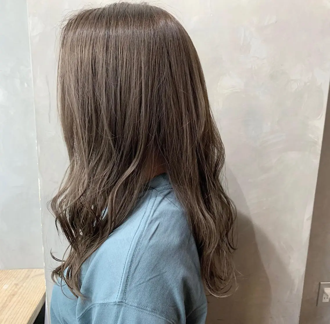 セミロング カラー ベージュカラー シルバー シルバーベージュ 🕊️ HONOKAのヘアスタイル