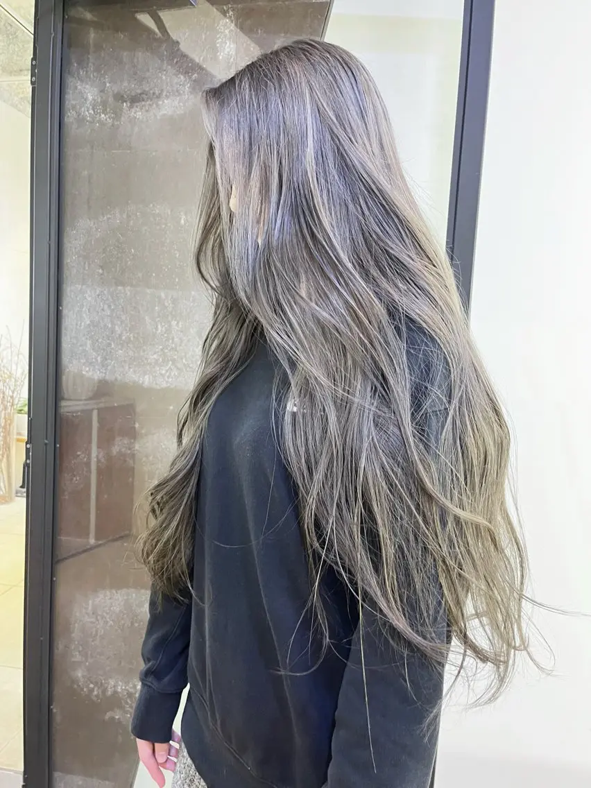 ロング カラー ブリーチ 透明感カラー グレージュ ヘアカラー 友輝 /札幌美容師のヘアスタイル