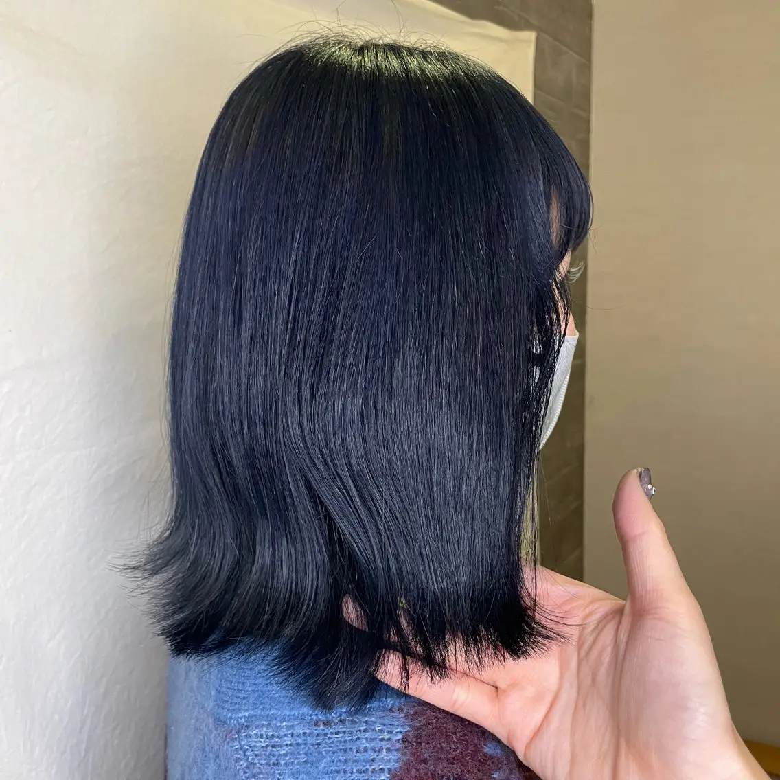 ミディアム カラー 黒髪 ブリーチ ブルーカラー ブルーブラック Spin hair 檜垣菜愛のヘアスタイル