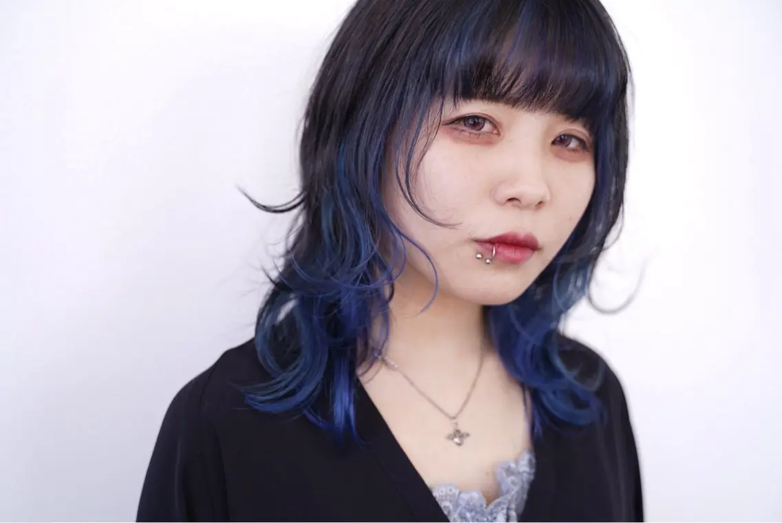ミディアム カラー ブルーカラー ウルフカット 永井大樹✨ 透明感カラー✨のヘアスタイル