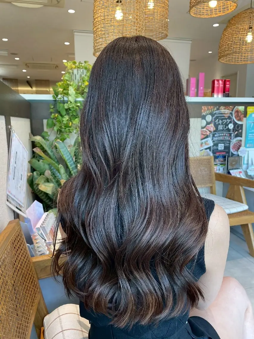 ロング 谷津 瞳のヘアスタイル