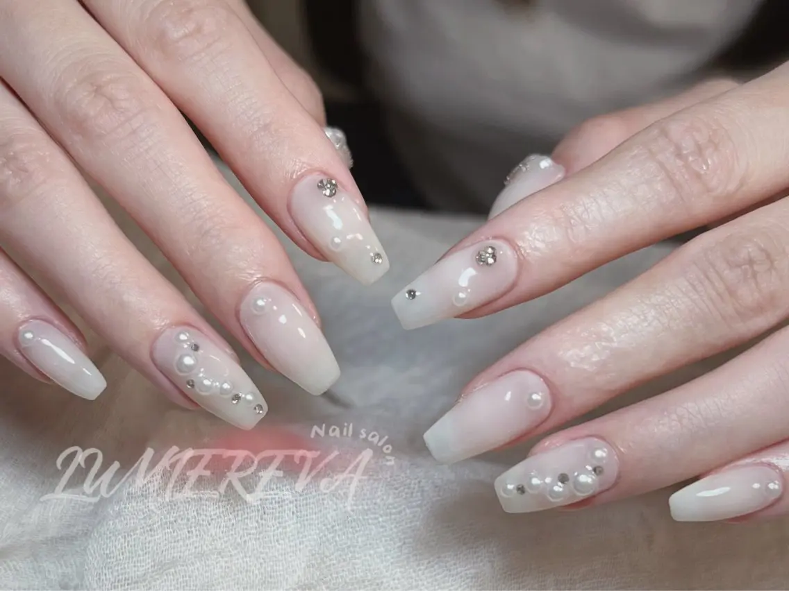 ネイル フラワーネイル フレンチネイル キラキラネイル 韓国ネイル マグネットネイル ハンドネイル Lumiereva nail salonのネイルデザイン