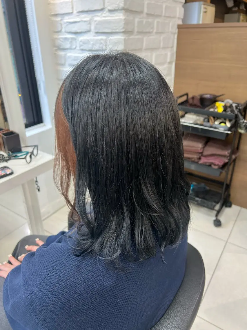 セミロング カラー ミストバング ベージュカラー 黒髪 ブルーカラー ブルーブラック ヘアカラー トリートメント 【暖色カラー特化】 中山由梨のヘアスタイル