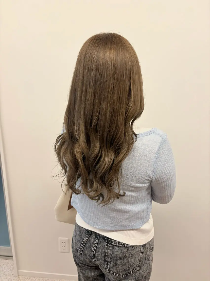 ロング カラー ベージュカラー ブリーチ 透明感カラー ミルクティーベージュ オレンジ カット ヘアカラー トリートメント 椙山 沙南子のヘアスタイル