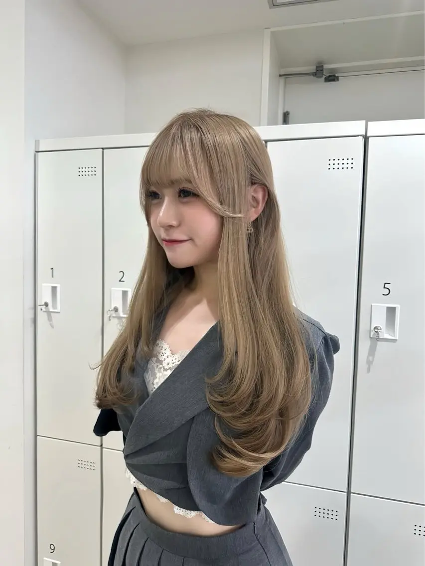 ロング カラー ロングレイヤー ベージュカラー 透明感カラー ハイトーンカラー ハイトーンベージュ ヘアカラー レイヤー／ブリーチ 銀座/HARUKAのヘアスタイル