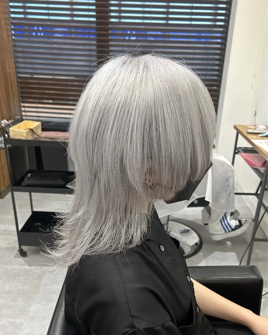 ショート カラー ブリーチ シルバー ホワイトシルバー ヘアカラー トリートメント ENA💗NEXT /ハイトーンエクステのヘアスタイル