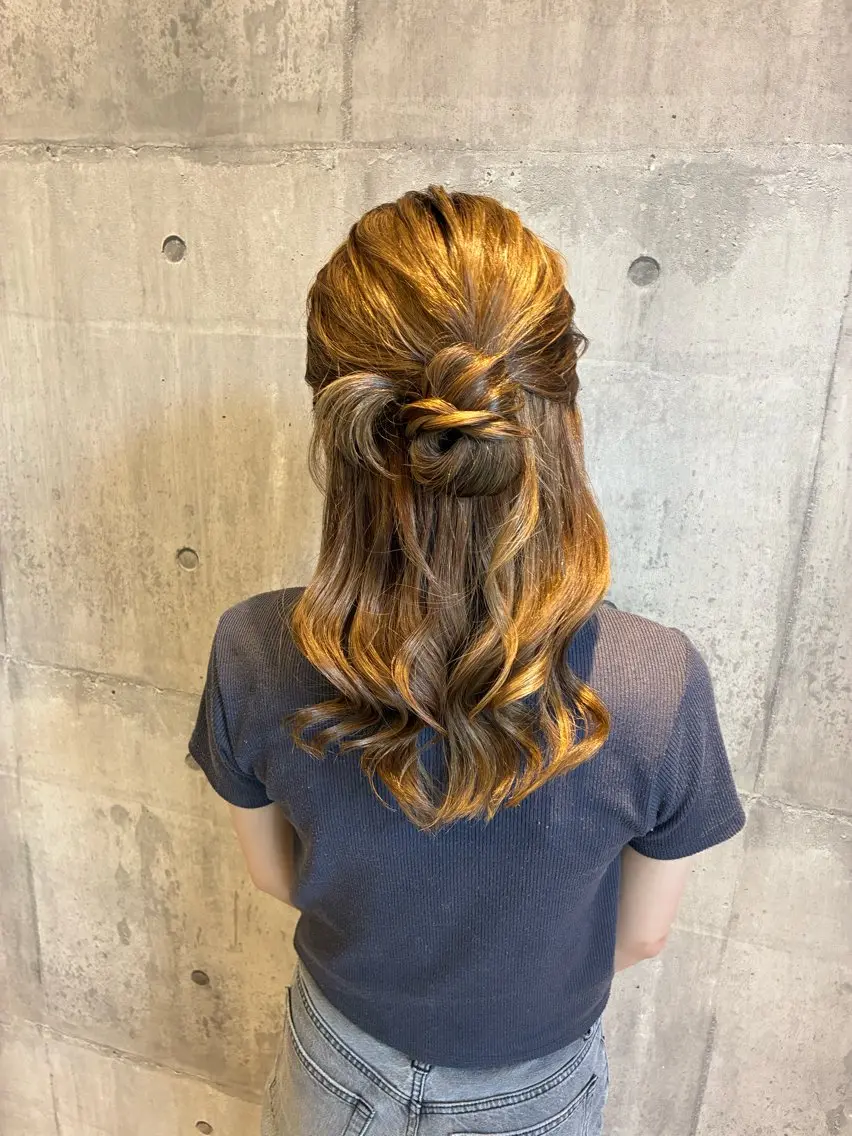 セミロング ヘアアレンジ mo moのヘアスタイル