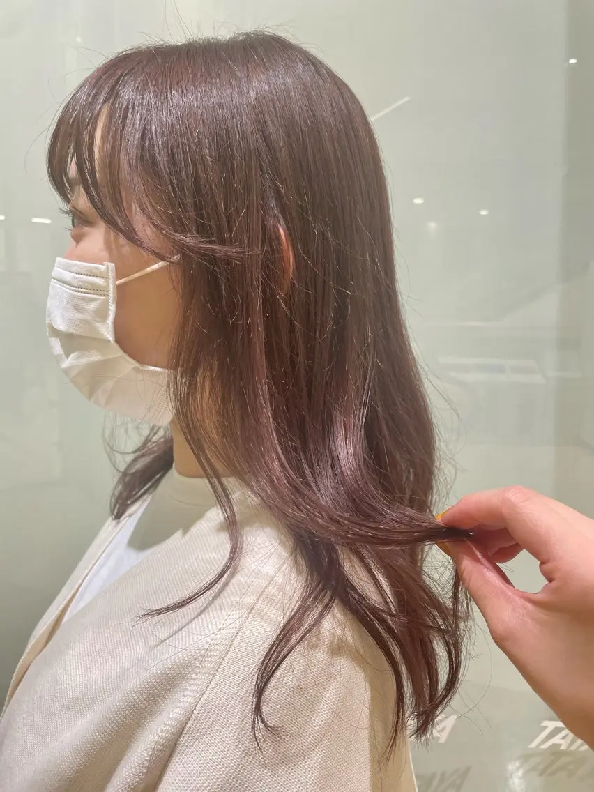 カラー 井上 彩加のヘアスタイル