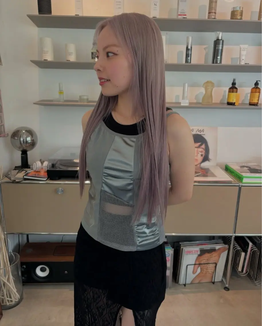 カラー グレージュ ラベンダーカラー ラベンダーグレージュ ラベンダーグレー ヘアカラー キラ/ハイトーン/ 天神美容室のヘアスタイル