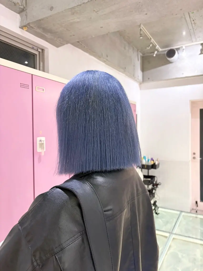 ショート カラー ヘアカラー トリートメント 美優🦕ツヤ髪 /ハイトーン🩶のヘアスタイル