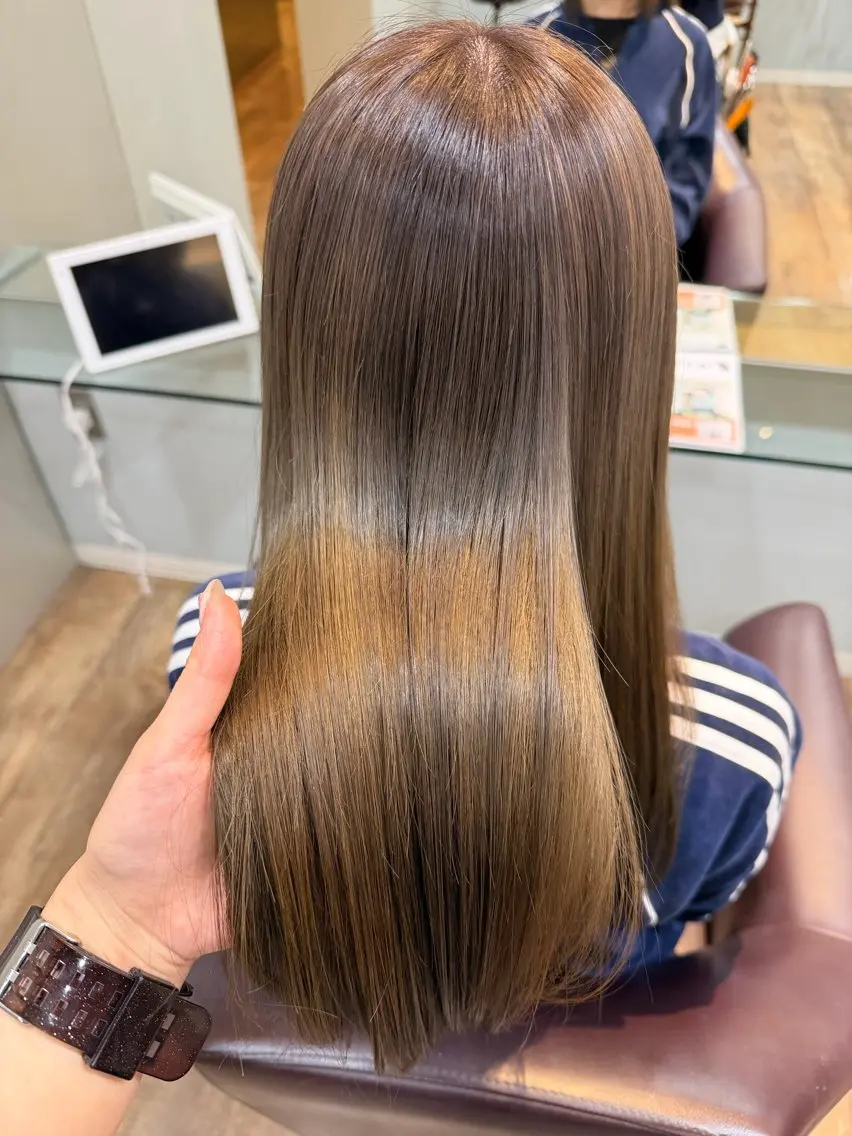 ロング カラー ブリーチ グレージュ カット ヘアカラー 村岡 希蘭のヘアスタイル