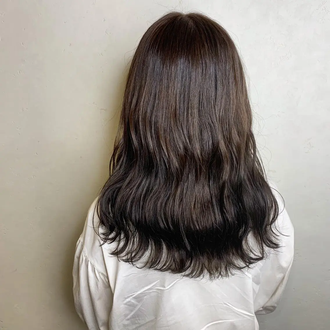 セミロング ボブ くびれヘア 顔周りカット ハイライト 髪質改善 ヘアカラー トリートメント オリーブカラー 特化　　kaiのヘアスタイル