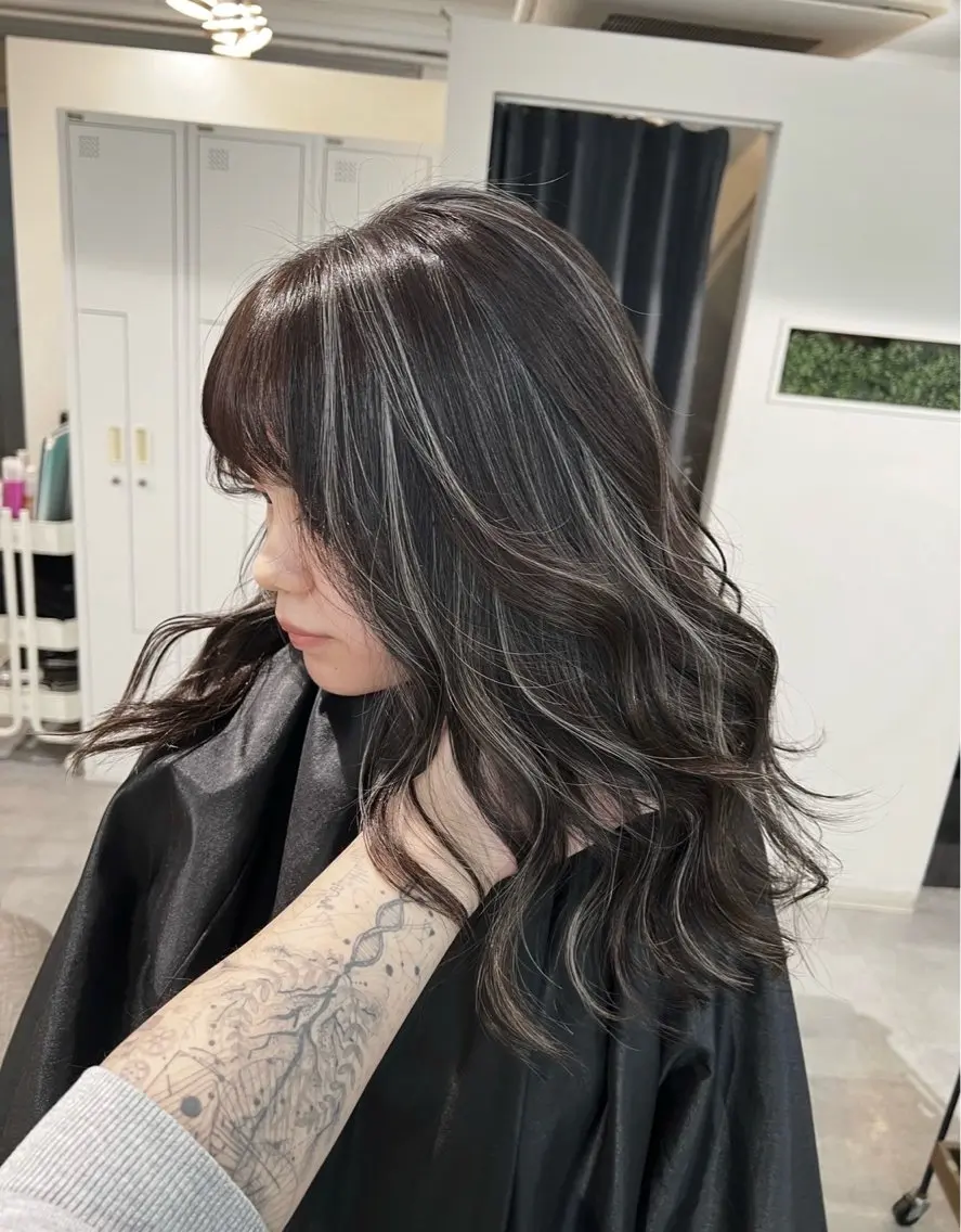 セミロング カラー ダークグレー ダークグレージュ グレージュ ハイライトカラー ハイライト 指名数No.1 /NAOYAのヘアスタイル