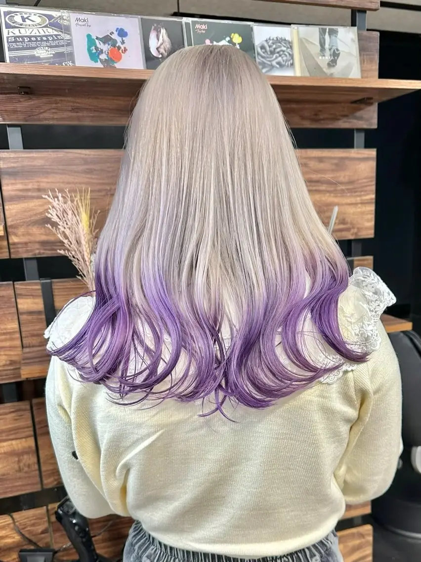 ロング TAIRA横浜ウルフ 🐺デザインカラーのヘアスタイル
