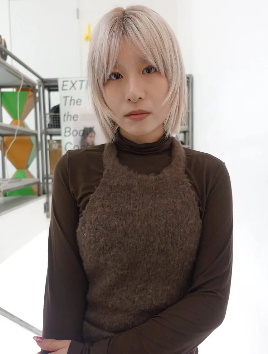 ショート カラー ブリーチ ヘアカラー イシイ モエカのヘアスタイル