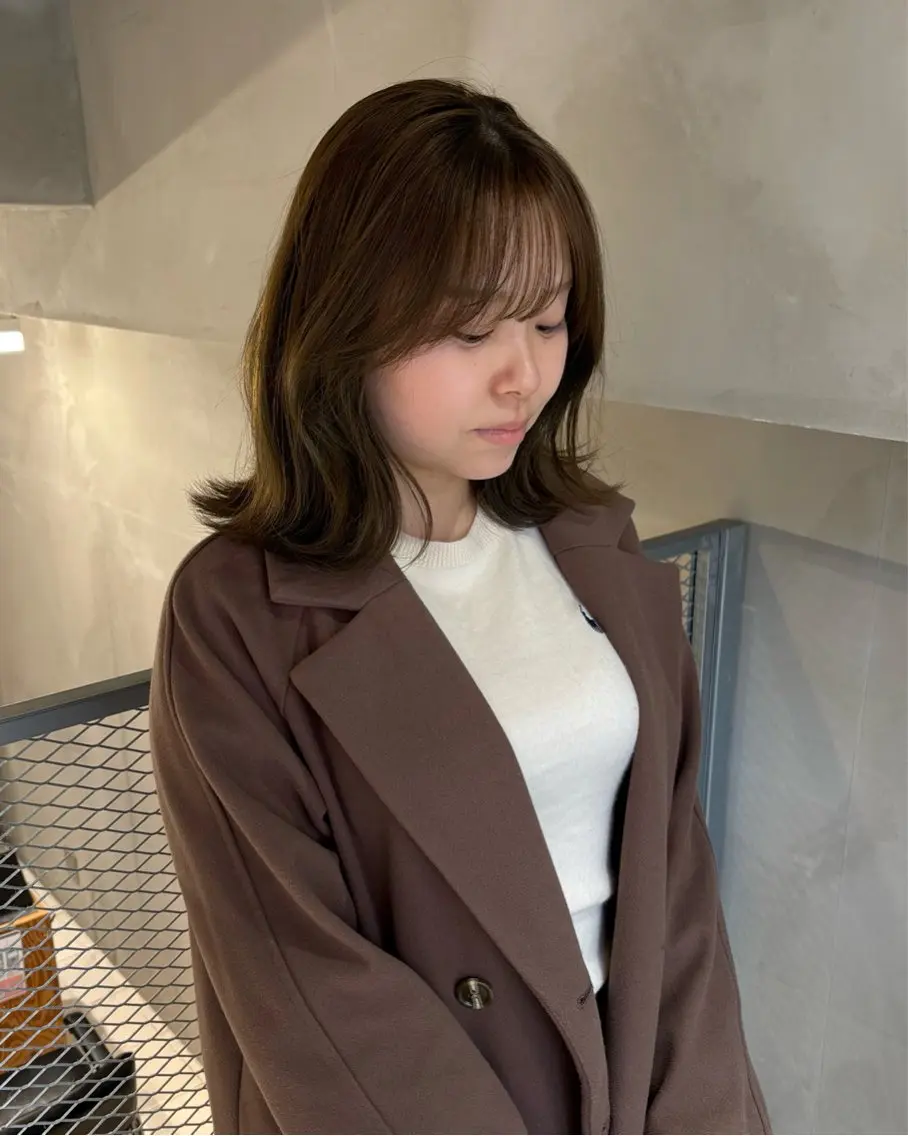 ミディアム カラー ベージュカラー オリーブベージュ カット ヘアカラー トリートメント 透明感カラー🫧 nanohaのヘアスタイル