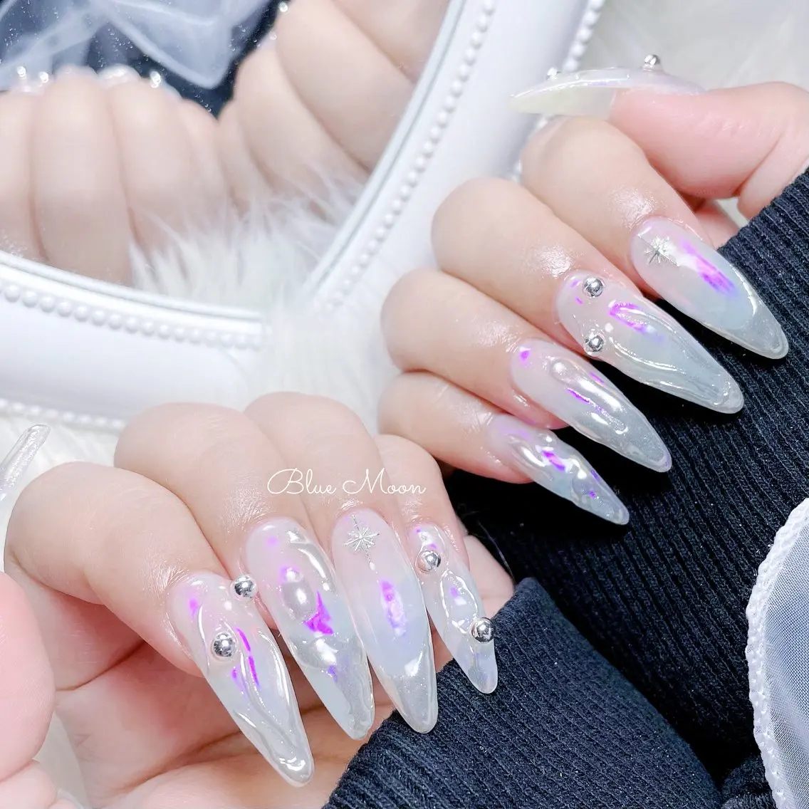 ネイル ミラーネイル ストーンネイル ハンドネイル フットネイル ハンドケア nail salon Blue Moonのネイルデザイン