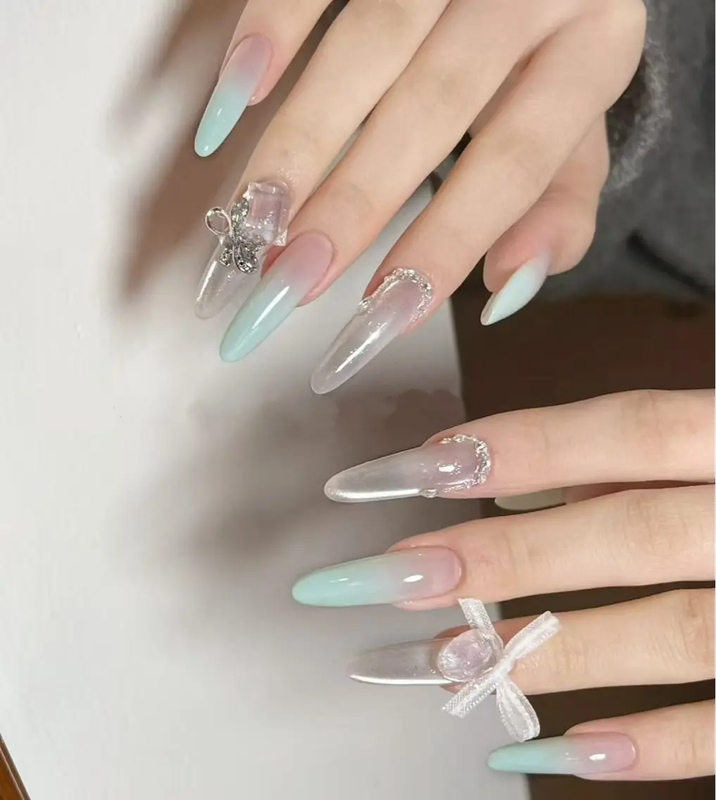 ネイル オーロラネイル フラワーネイル フットネイル フレンチネイル ジェルネイル ハンドネイル BabyYouMi nailのネイルデザイン