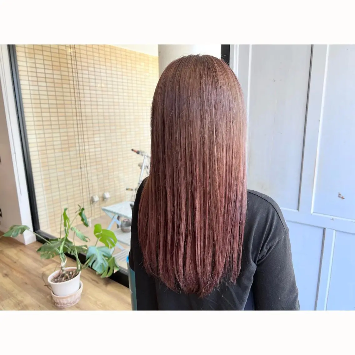 ロング カラー ベージュカラー ブリーチ ピンクカラー ピンクベージュ ヘアカラー トリートメント ツキダテ ユイのヘアスタイル