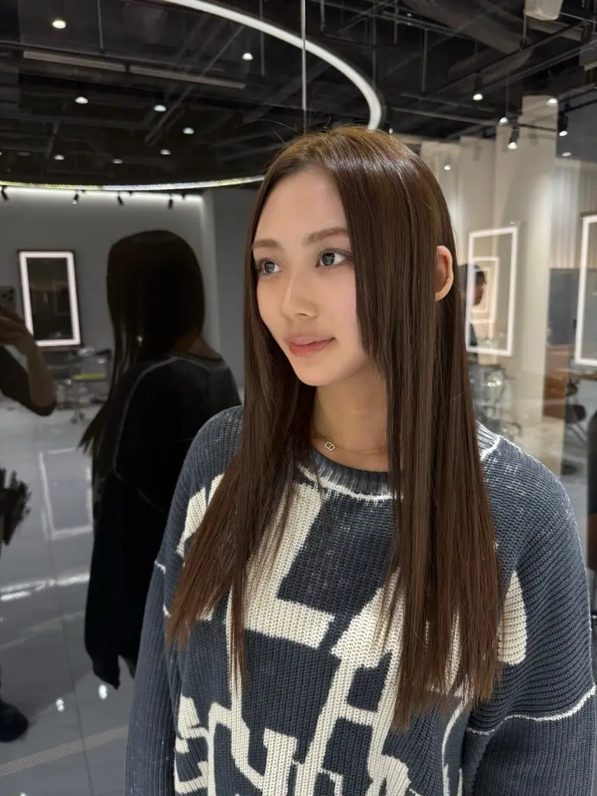 ロング アッシュ アッシュブラウン アッシュグレー アッシュグレージュ レイヤーカット NANAMI／レイヤ ー／ワンホンヘアのヘアスタイル