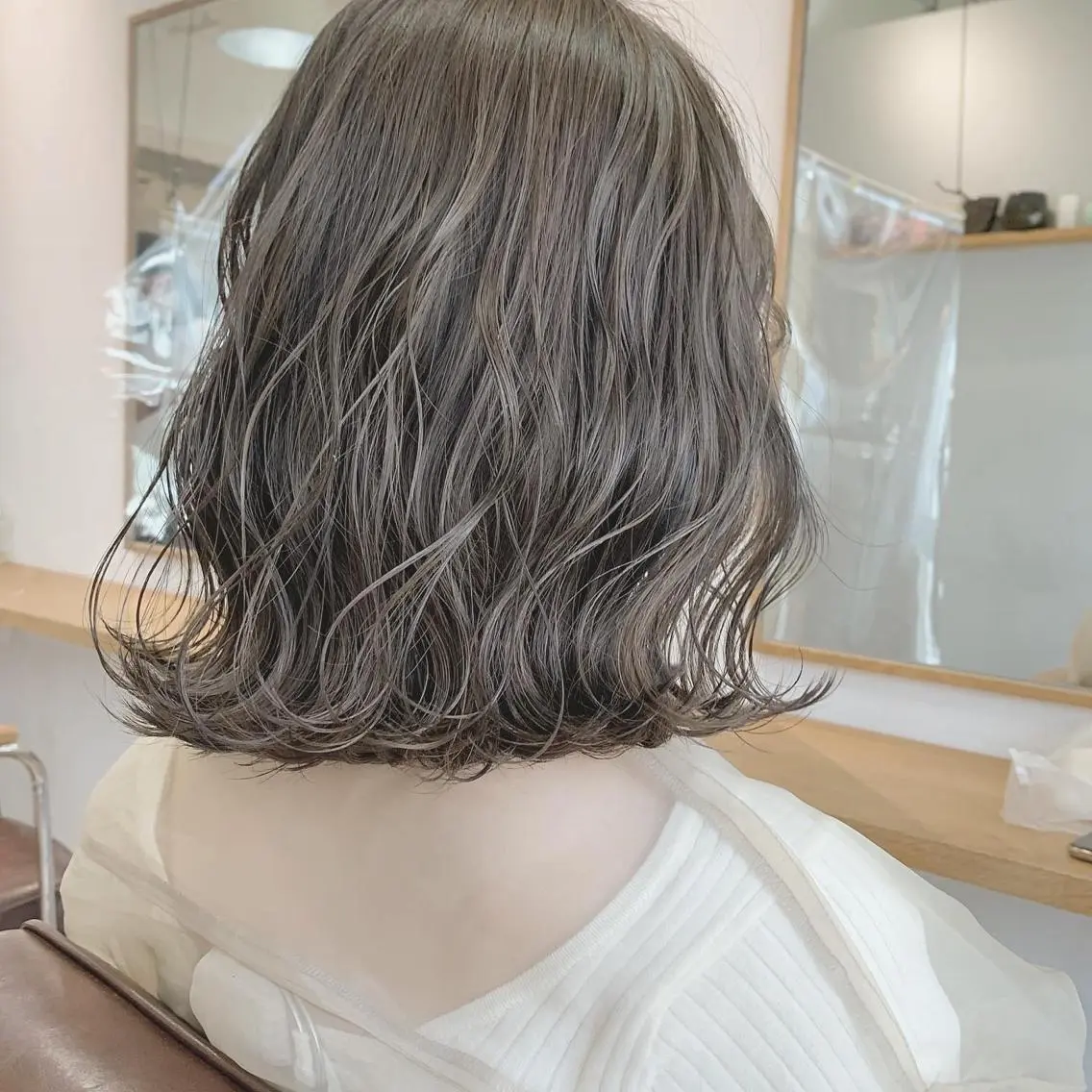 ミディアム カラー ハイトーンボブ 前田 表参道　グレージュのヘアスタイル
