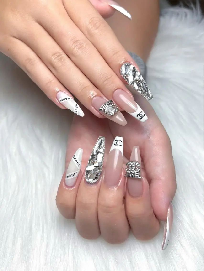 ネイル 長さ出し キラキラネイル 韓国ネイル ロングネイル ワンホンネイル ハンドネイル Josie nail salonのネイルデザイン