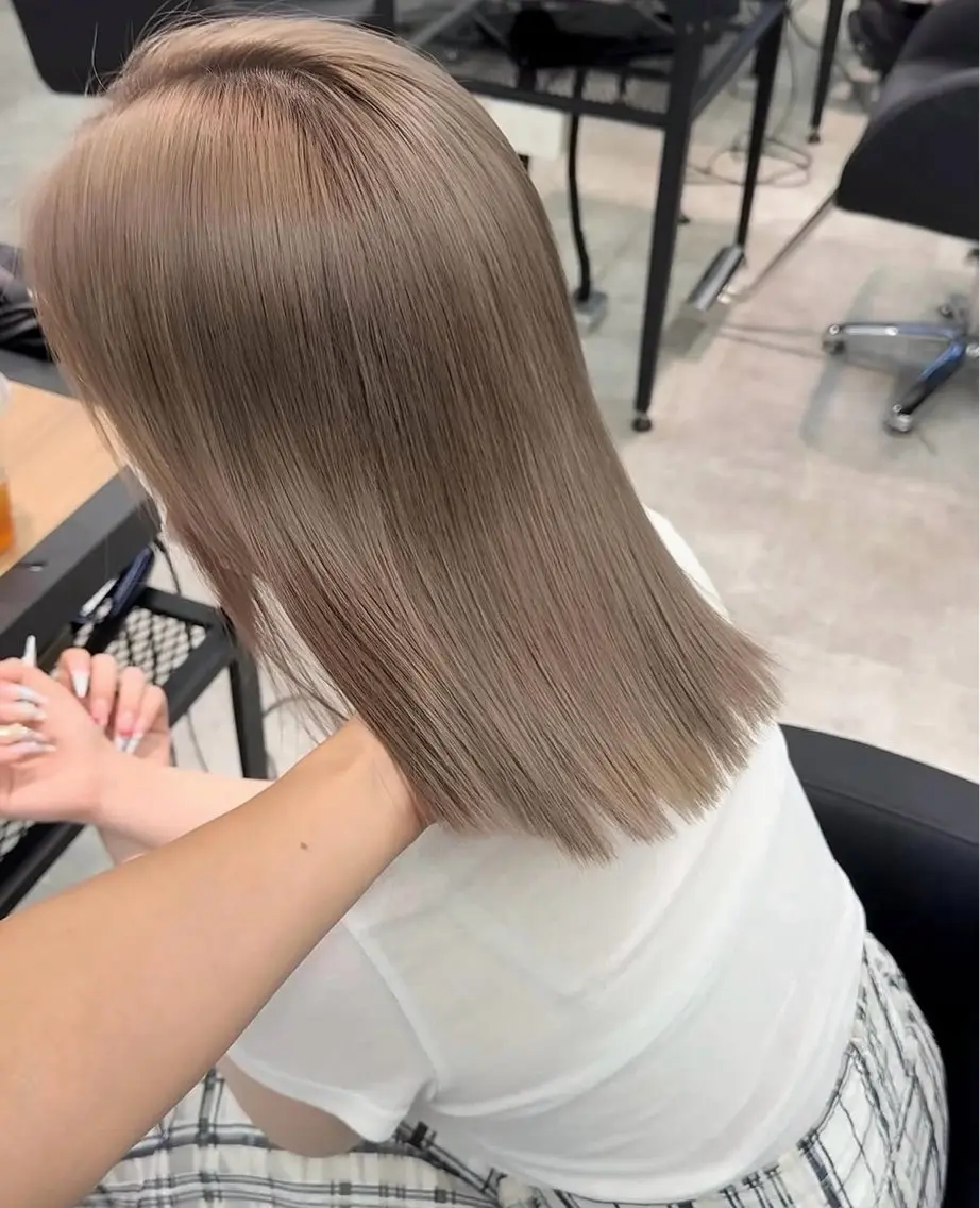 ミディアム カラー ブリーチ ケアブリーチ ハイトーンカラー カット ヘアカラー トリートメント 💘心斎橋ダブルカラ ー💘minamiのヘアスタイル