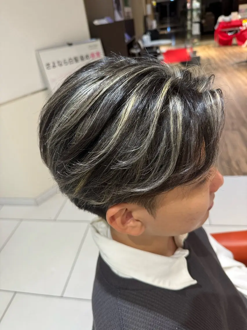 ショート カラー メンズ メンズハイライト ハイライトカラー ハイライト バレイヤージュ＆ 高発色カラー／市川のヘアスタイル