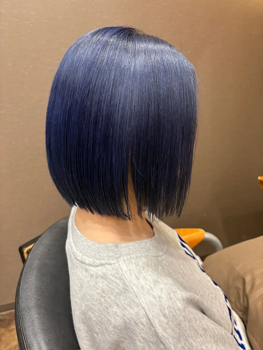 ショート カラー 黒髪 ブルーカラー ブルーブラック ボブ 落合 ちりのヘアスタイル
