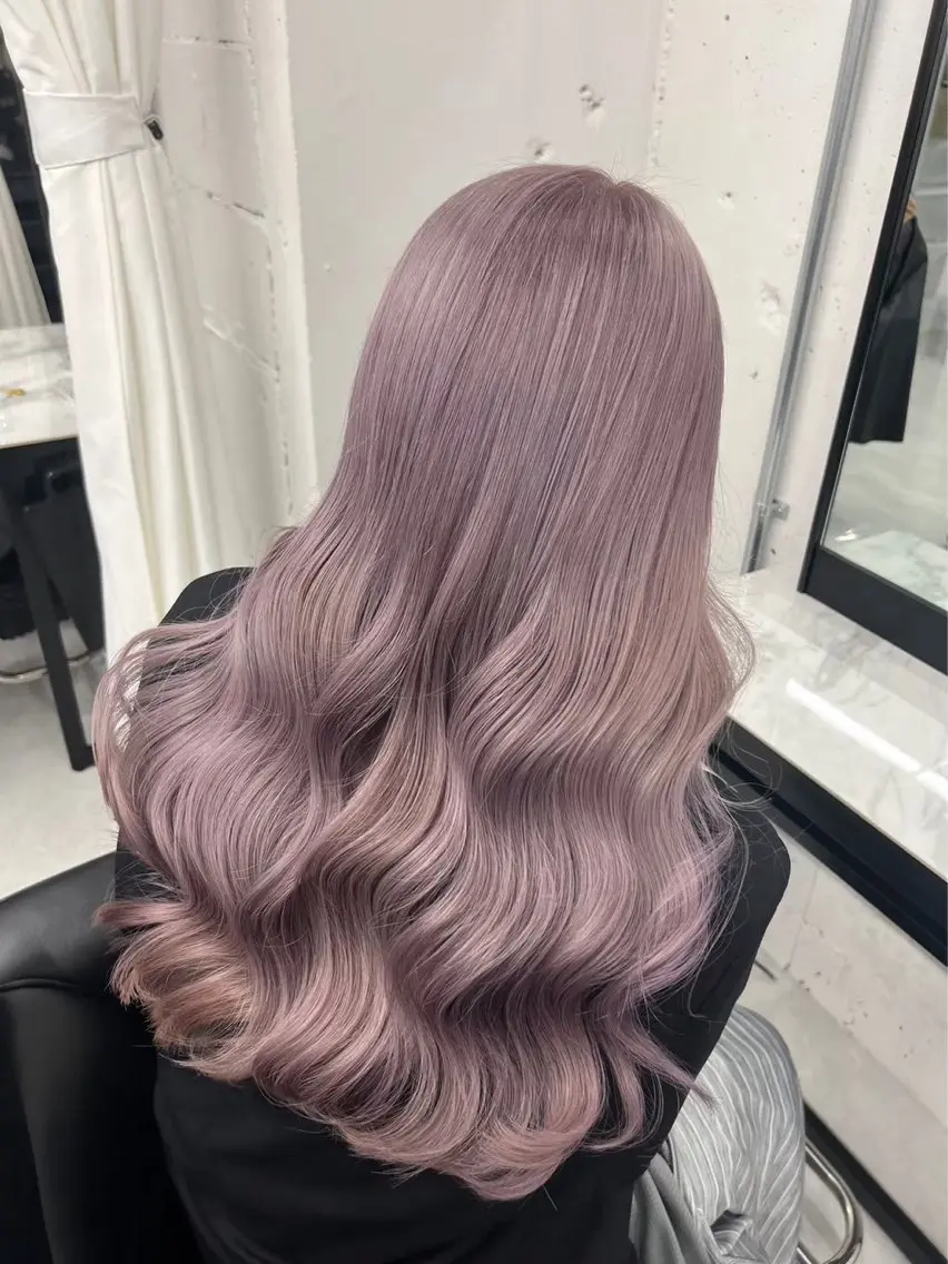 ロング カラー ベージュカラー ブリーチ 透明感カラー グレージュ ラベンダーカラー ヘアカラー 新宿/ハイトーン/ シールエクステ 祐介のヘアスタイル