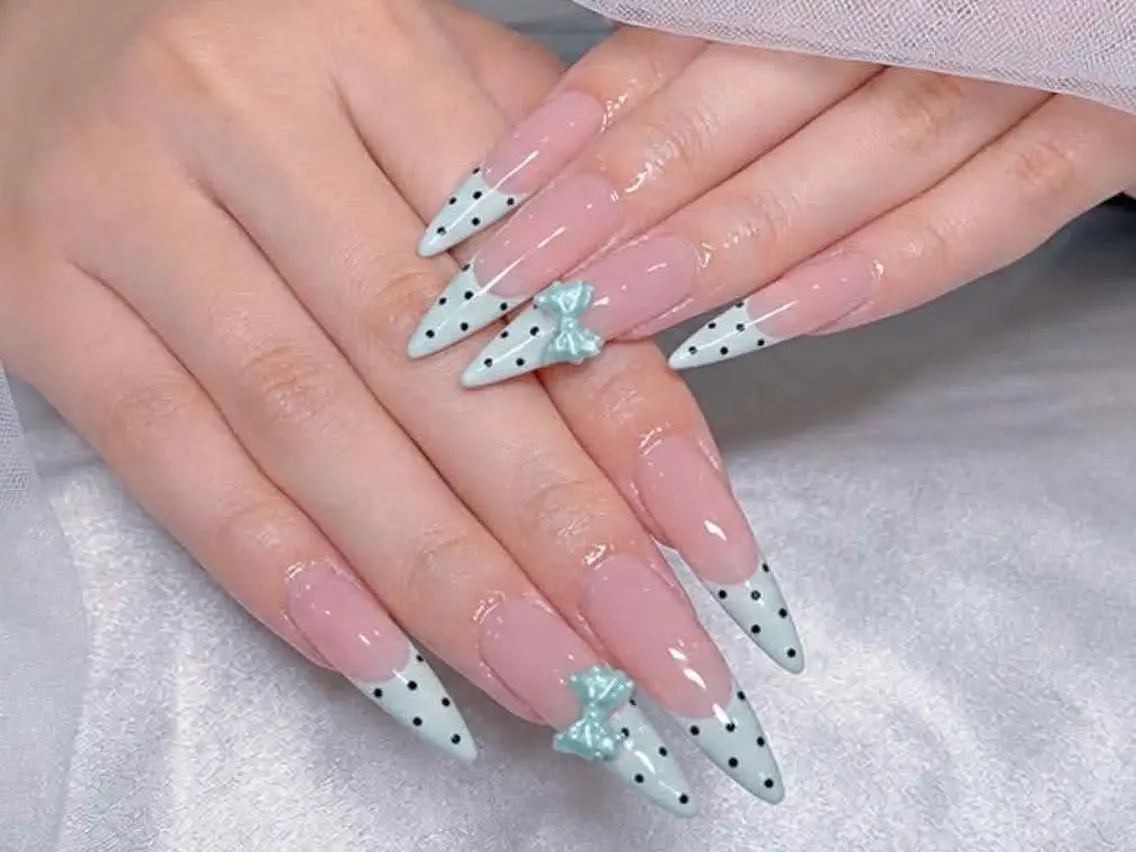 ロング カラー グラデーションカラー 韓国風ヘア ハンドネイル Bling Salonのネイルデザイン