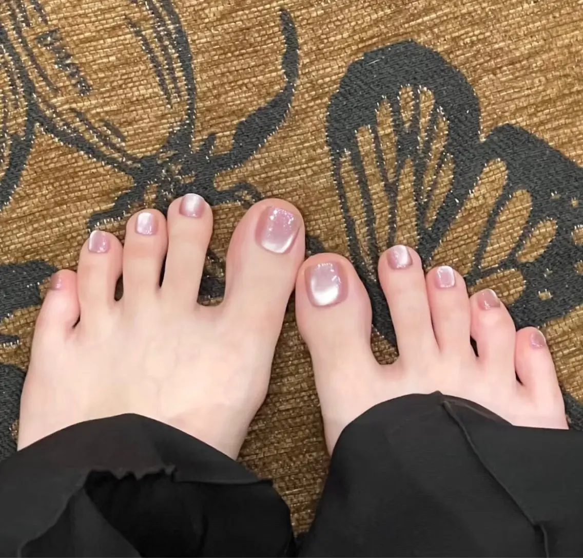 ネイル フットネイル Glow Minamiのネイルデザイン