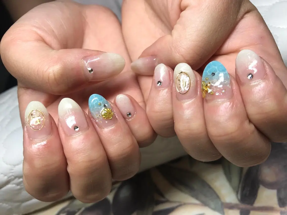 ネイル シンプルネイル ガール ネイルサロンのネイルデザイン