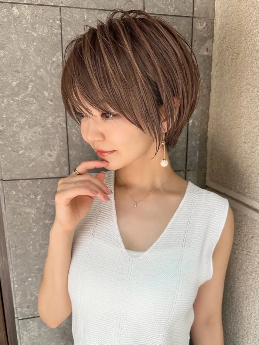 ショート カット ヘアカラー おのだ あやなのヘアスタイル