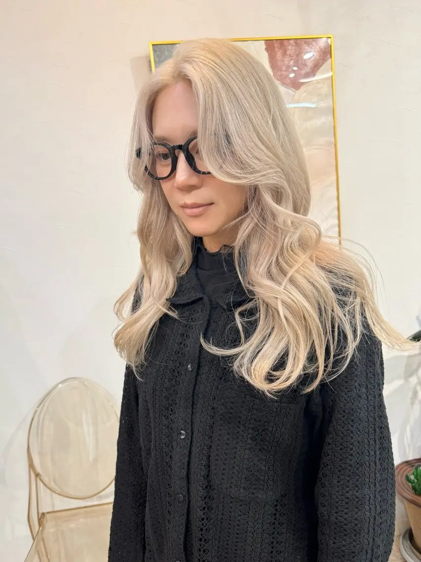 ロング カラー バレイヤージュ ブリーチ 抜きっぱなしブロンド ブロンド ケアブリーチ ヘアカラー トリートメント lani ブリーチ /ダブルカラーのヘアスタイル