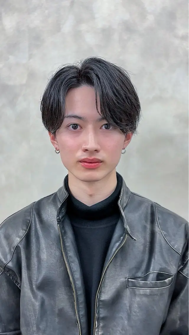 ショート メンズ メンズブリーチ センターパート フェザーパーマ メンズ韓国風 韓国マッシュ カット 安藤幹人 メンズパーマのヘアスタイル