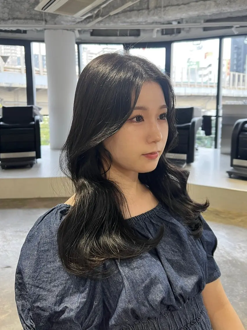 セミロング アッシュ アッシュグレー 顔まわりレイヤー 髪質改善 韓国風ヘア カット ヘアカラー トリートメント 店長/レイヤーカット /大東悠生のヘアスタイル