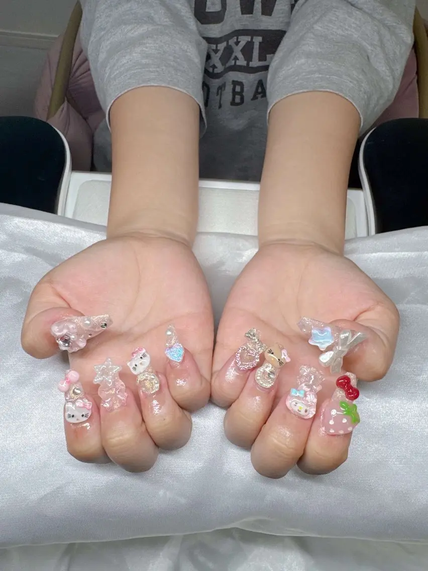 ネイル 長さ出し グラデーション 卒業式 キラキラネイル マグネットネイル ハンドネイル Lee Nailsのネイルデザイン