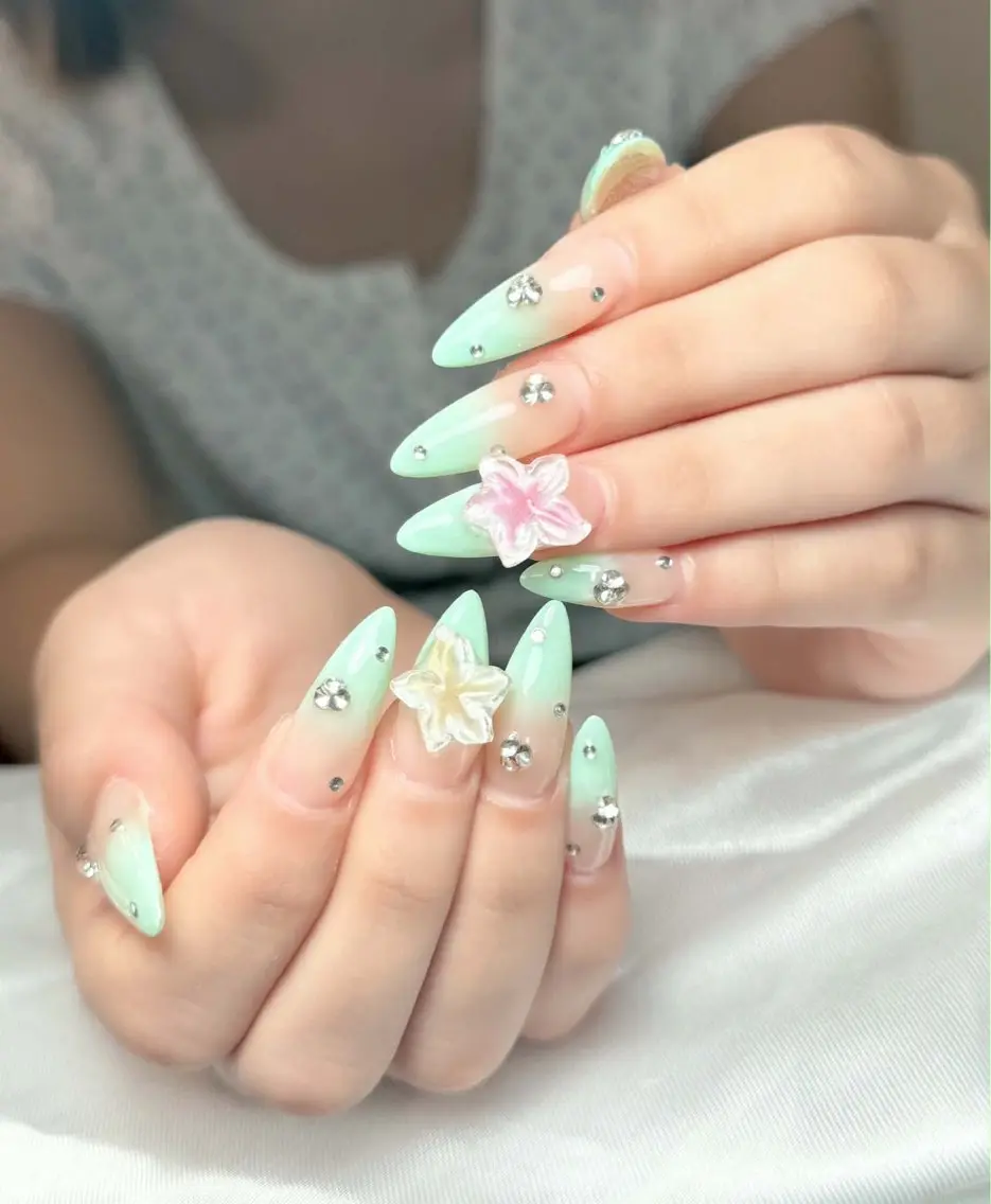 ネイル アートネイル 長さ出し ジェルネイル 韓国ネイル マグネットネイル ハンドネイル Cloudy Chan Nailのネイルデザイン