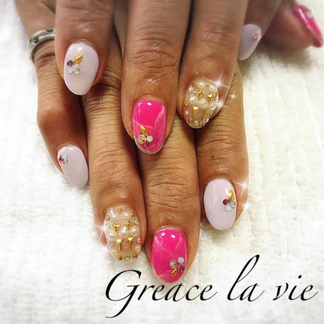 ミディアム カラー パーマ ヘアアレンジ キッズ ネイル マツエク・マツパ ネイルチップ Greace  la vieのネイルデザイン